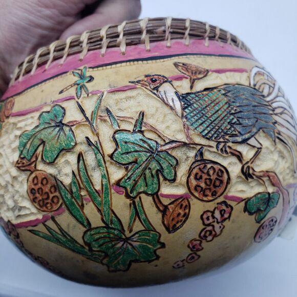Hand Carved Hand Painted Gourd w/ marsh lotus birds & dragonflies. Artist signed - Picture 11 of 15